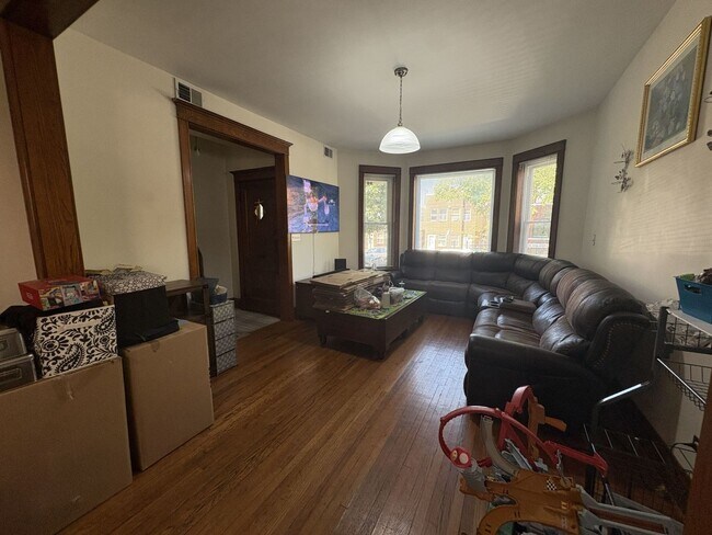 3341 W Evergreen Ave
