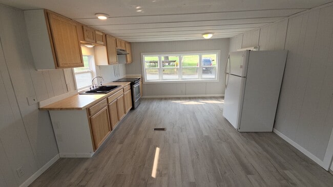 Photo - 144 Hillcrest Park Ln