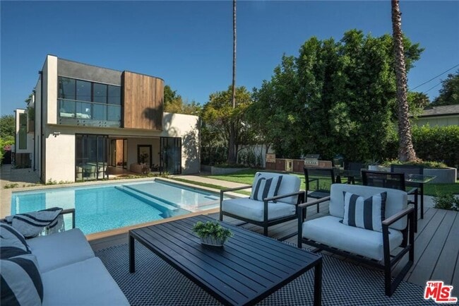 Building Photo - 4939 Petit Ave