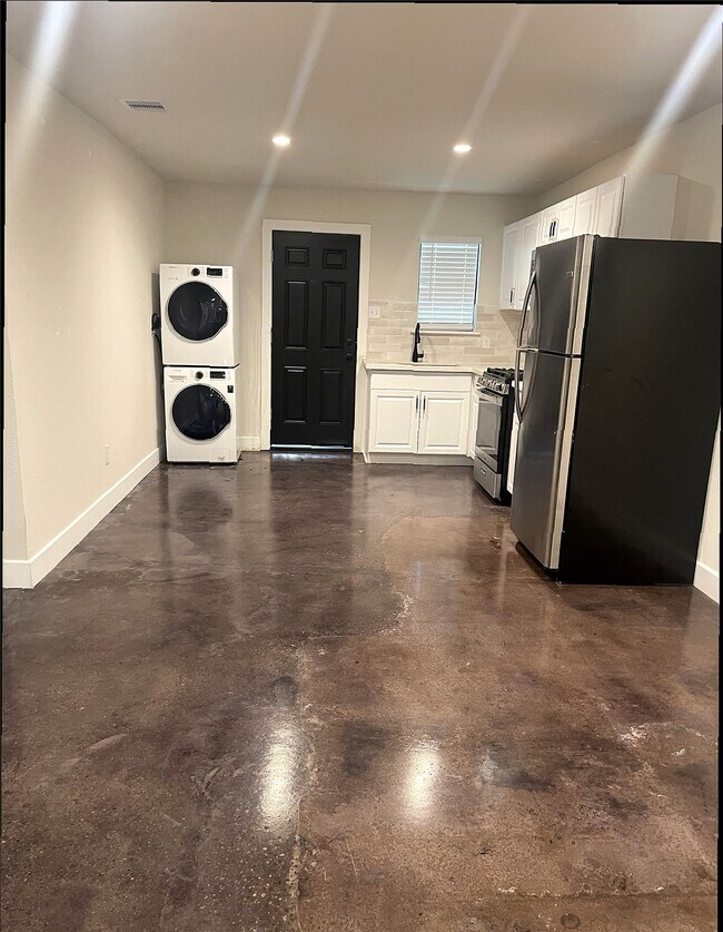 Photo - 618 E 40th St Unidad 3