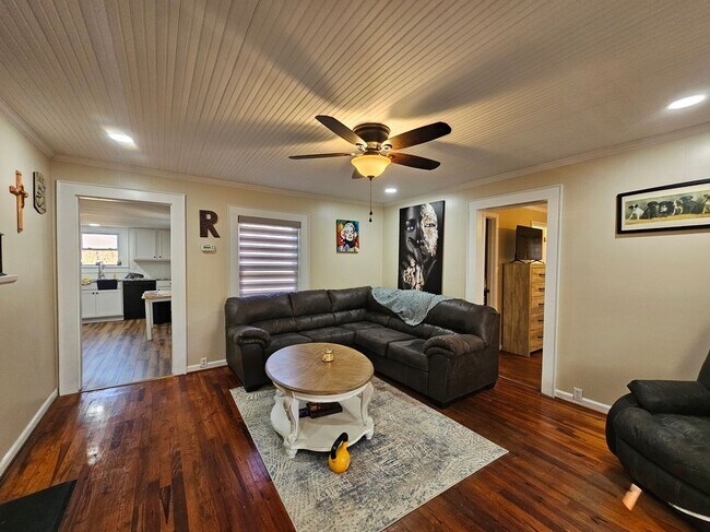 Photo - 208 W Main St