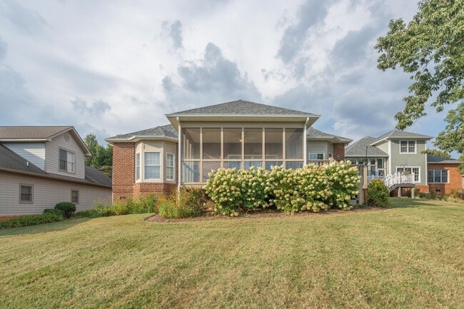1833 Waters Edge Dr