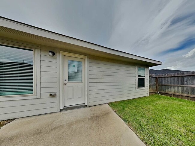 Photo - 18714 Mercer Fls Dr