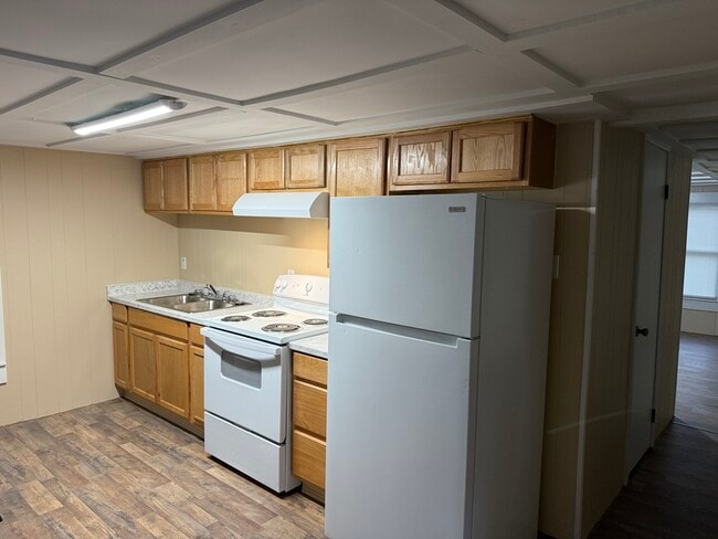 Building Photo - 606 Whiting Ave Unit #3