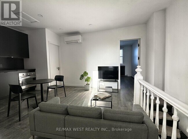 Photo - 436 Markham St