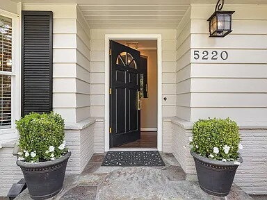 Photo - This stunning ranch is sure to please & the gorgeous Unidad 5220 SW Richenberg Ct, Portland, OR 97239