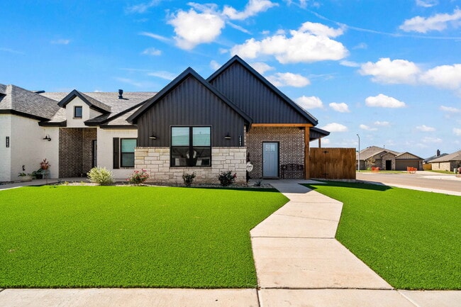 Building Photo - Luxurious Townhome Located In Abbey Glen -...