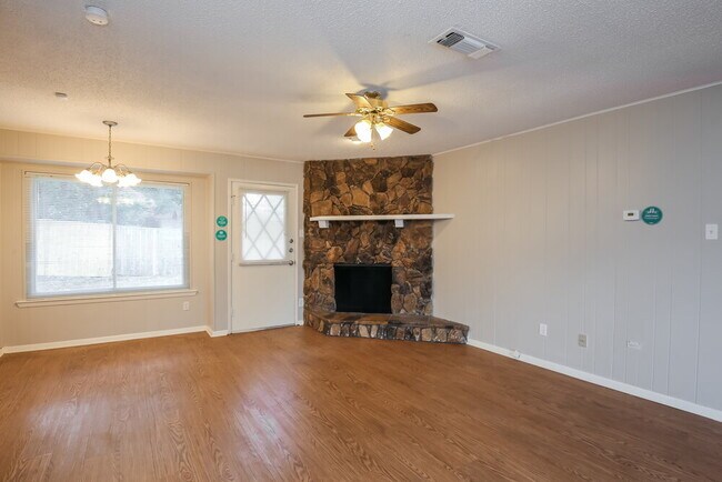 Photo - 1307 Columbine Ct