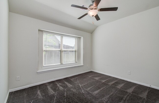 Building Photo - 1011 Veer Dr