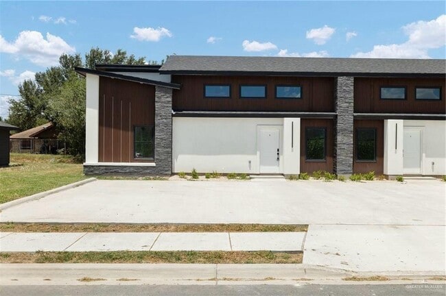 Building Photo - 11 Skyview St Unit 1