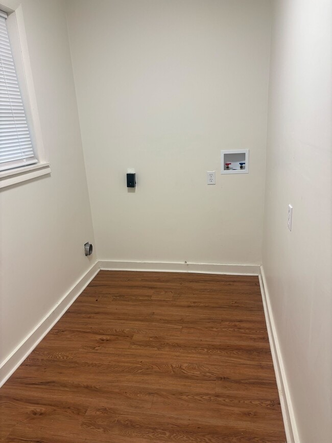 Photo - 451 E Dinkins St