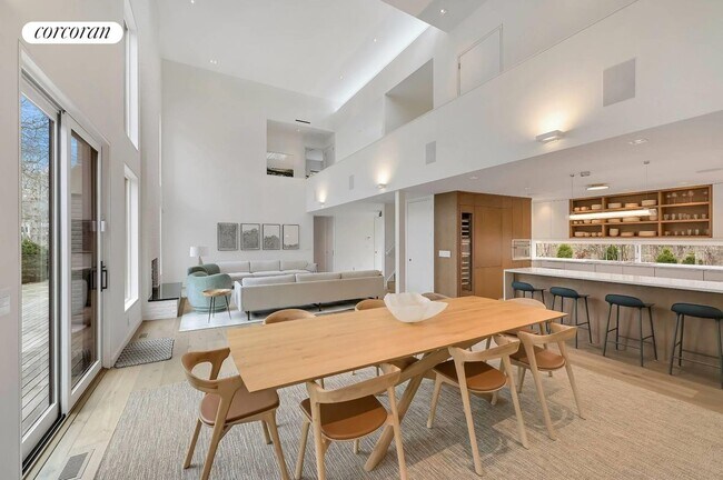 Photo - 33 Hedges Banks Dr