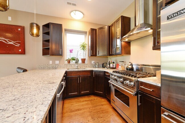 Photo - 1518 W Chestnut St Unit 2