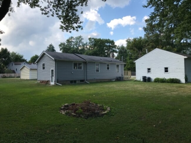 Photo - 916 Burris Ave