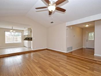 Photo - 905 Parker Cir