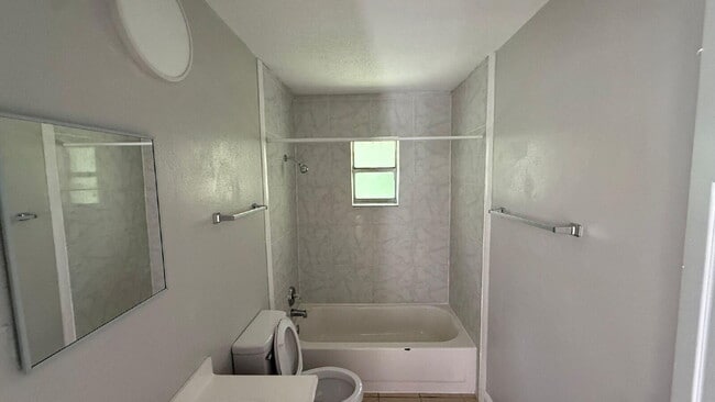 Photo - 404 Peters St