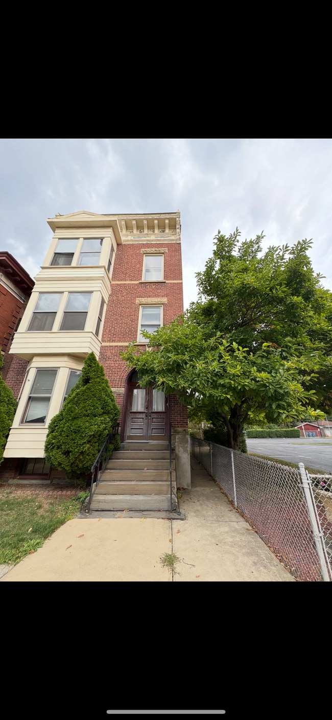 Building Photo - 326 3rd St Unit 2 Rental