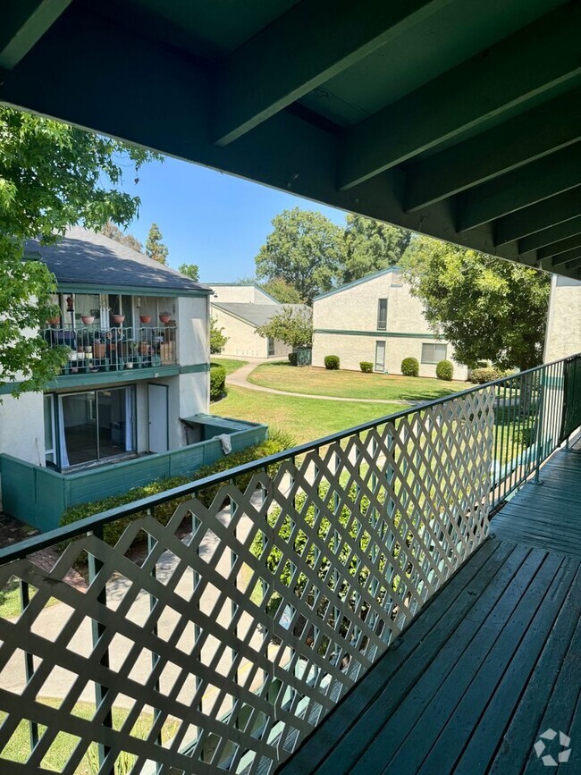 Building Photo - Spacious Upstairs 2-Bedroom, 1.5 Bath Cond... Rental