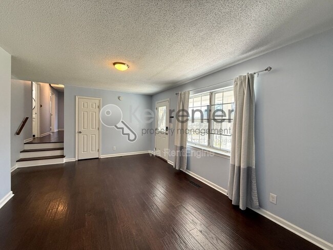 Photo - 809 Trotter Ln