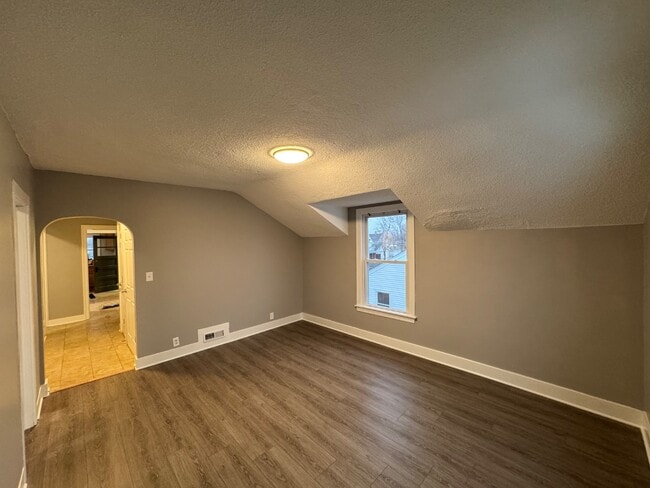 Photo - 2707 Commercial Ave