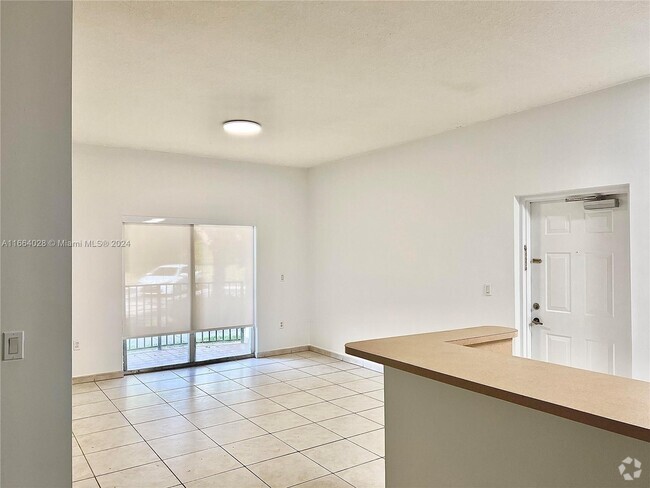 Building Photo - 7300 NW 114th Ave Unit 103-6 Rental