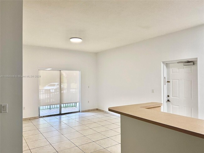 Photo - 7300 NW 114th Ave Unidad 103-6 Rental