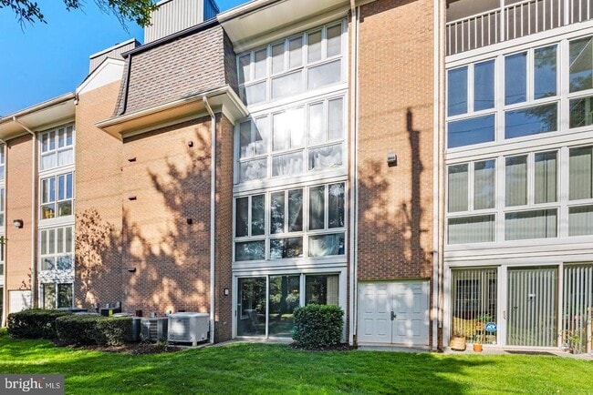 Photo - 5717 Brewer House Cir Unidad T-2