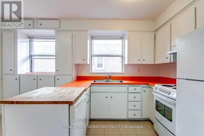 Photo - 138 Woburn Ave