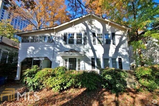 Building Photo - Calling all dog lovers! 1 Bedroom Condo in...