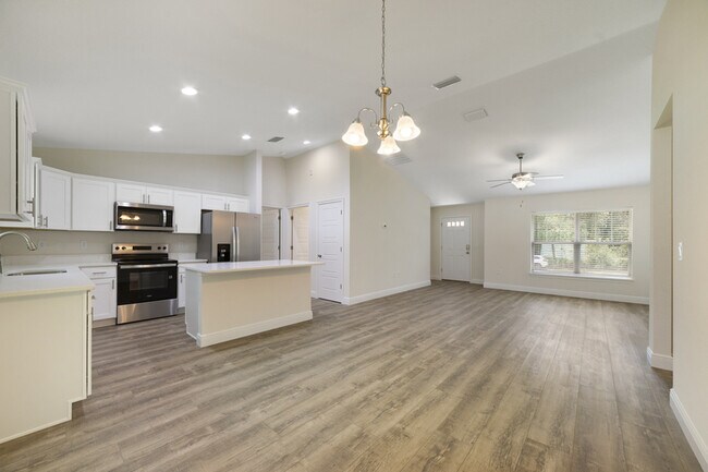 387 E Caldwell Dr
