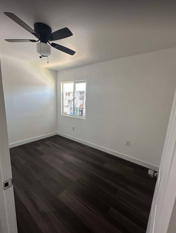 Photo - 415 Iona Dr