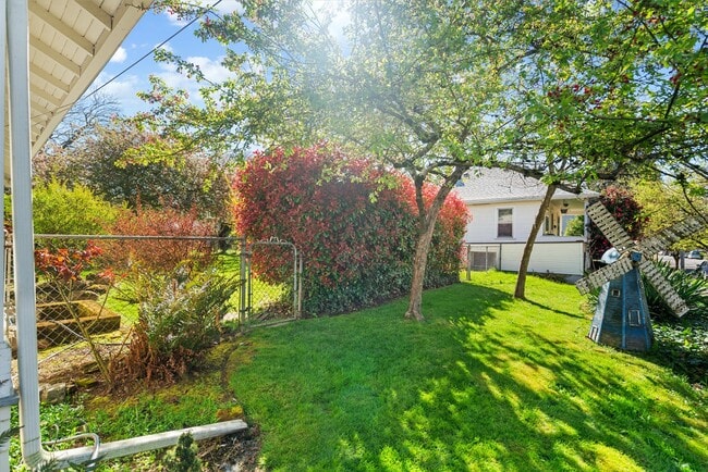 Photo - 840 N Farragut St