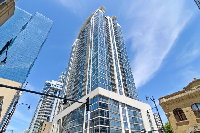 Building Photo - 100 E 14th St Unit 703 Rental