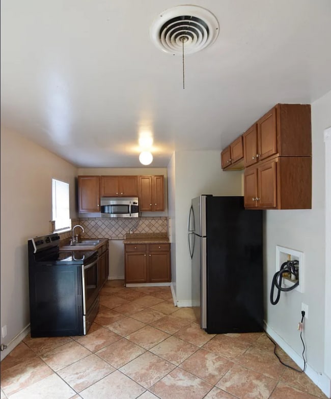 Photo - 311 Crockett Dr