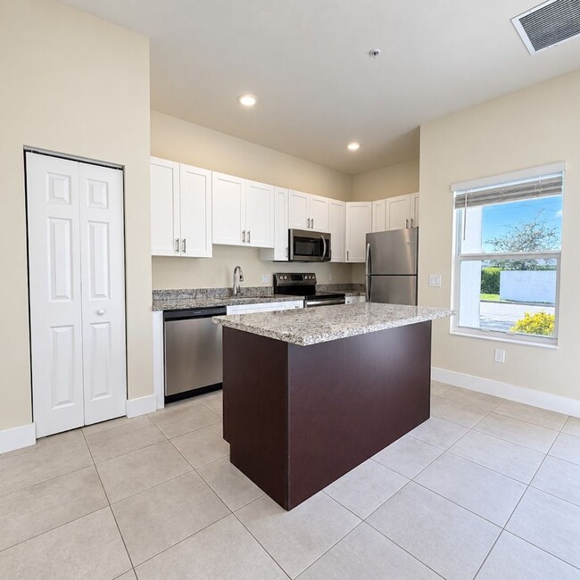 3221-3409-3409 SW 8th Pl Unit 3325 SW 8th Pl Unit 108