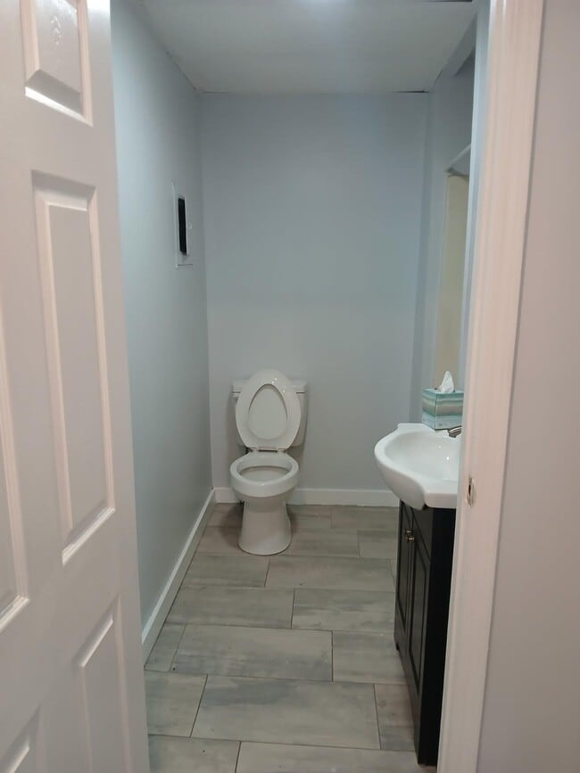 Baño - 1333 1st Ave Unidad 2R