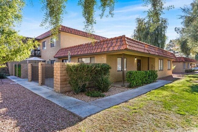 Photo - Single Story 3 Bedroom Home with 2 Patios and Community Amenities In Henderson