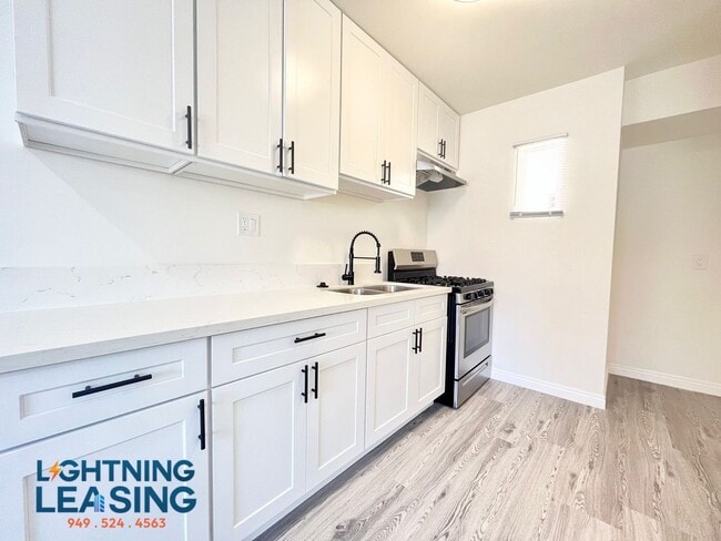 Building Photo - 843 S Carondelet St Unit 10D Rental