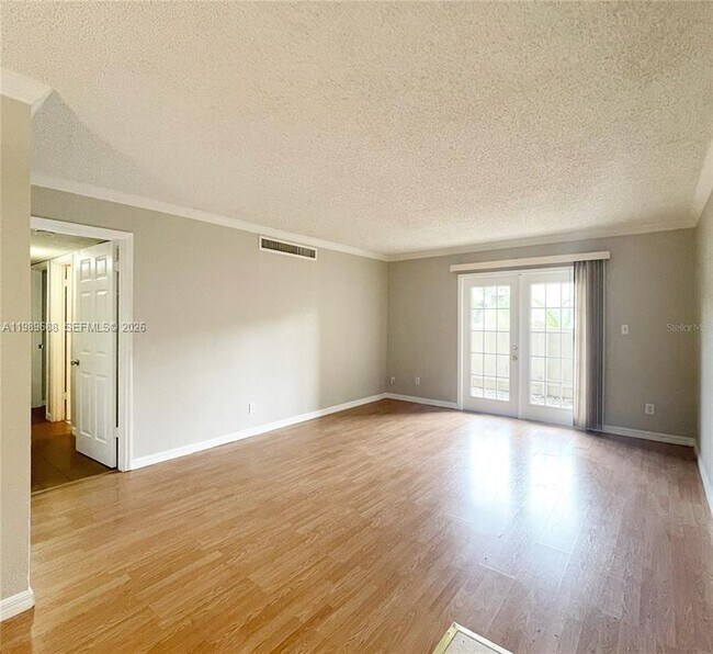 Photo - 395 Wymore Rd Unidad 100