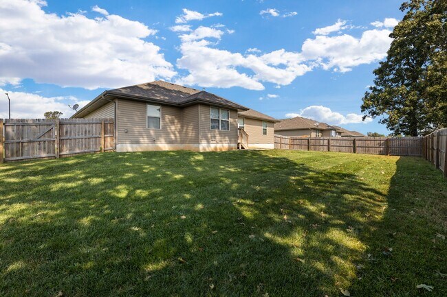 Photo - 4 Bedroom Home in Republic with fence!