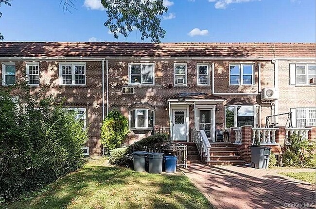 Building Photo - 144-23 68th Dr Unit 1st Fl
