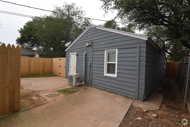 Building Photo - 2006 29th St Rental