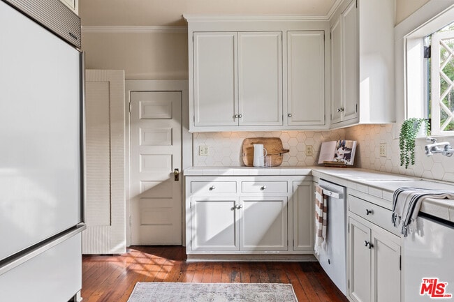 Photo - 587 Grand Blvd