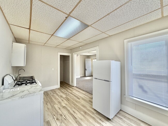 Photo - 757 W Grand Ave