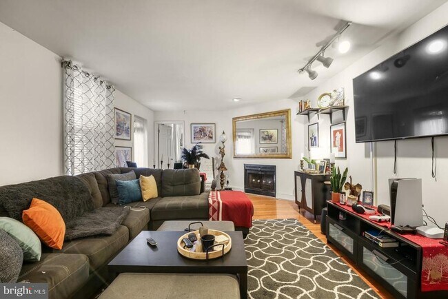 Photo - 1720 Wallace St Townhome