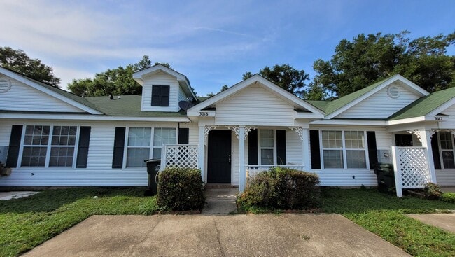 2 bedroom 1 bath townhouse available for r... - 2 bedroom 1 bath townhouse available for r...