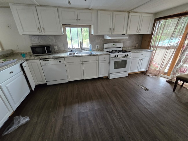 Building Photo - 10 9th Ave Rental