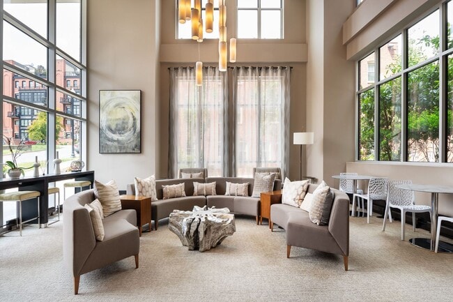 Photo - Union on Queen