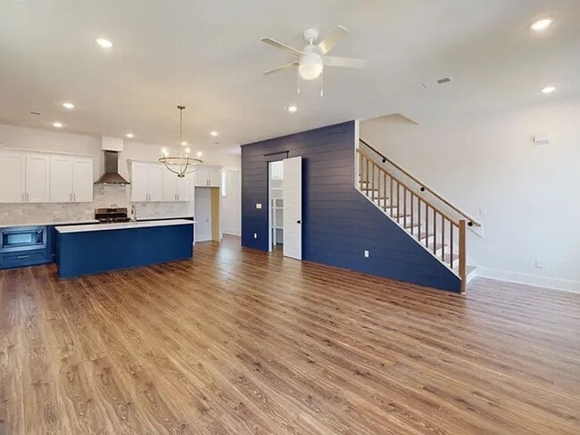 Photo - 234 McCowat St