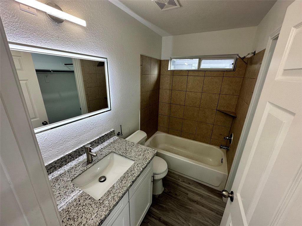 Photo - 6946 Paris St